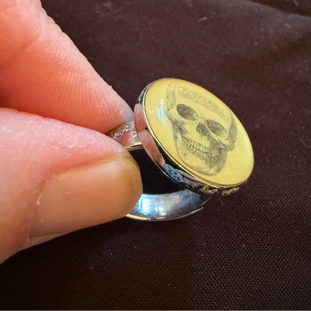 Skull costume jewelry won at a carnival! Vintage carny ring. Size around 8